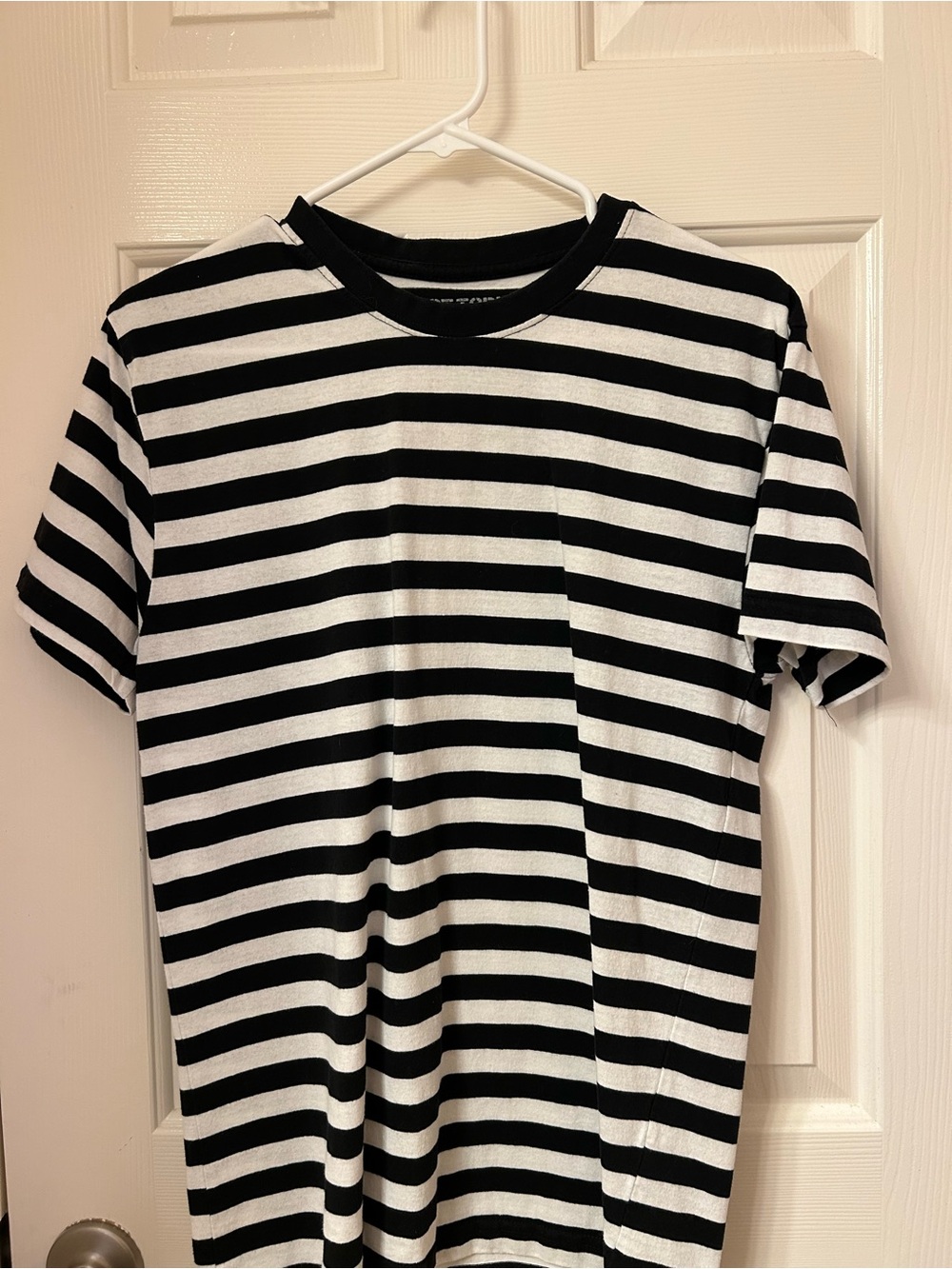 Hot Topic Black and White Striped Short Sleeve Tee
